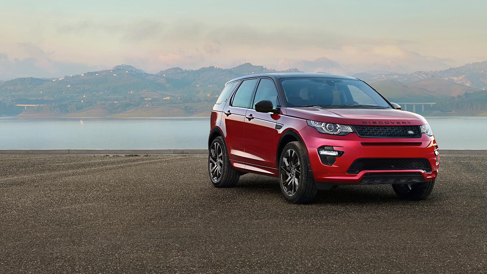 Ленд ровер вест. Discovery Sport 2019 ключ. Land Rover Discovery 2019 стоп днем. Спорта от каена на ленд Ровер Дискавери. Land Rover Discovery 2019 стоп ночью.