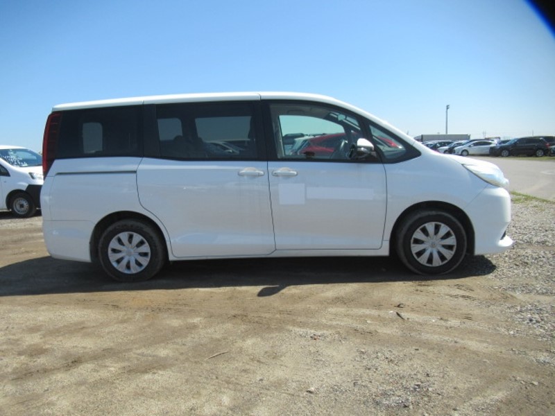 2017 TOYOTA NOAH X V-PKG