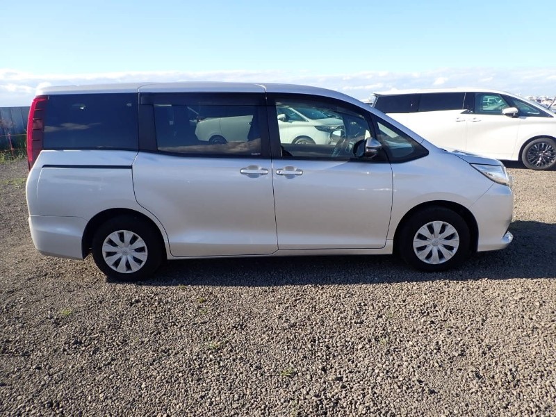 2017 TOYOTA NOAH X