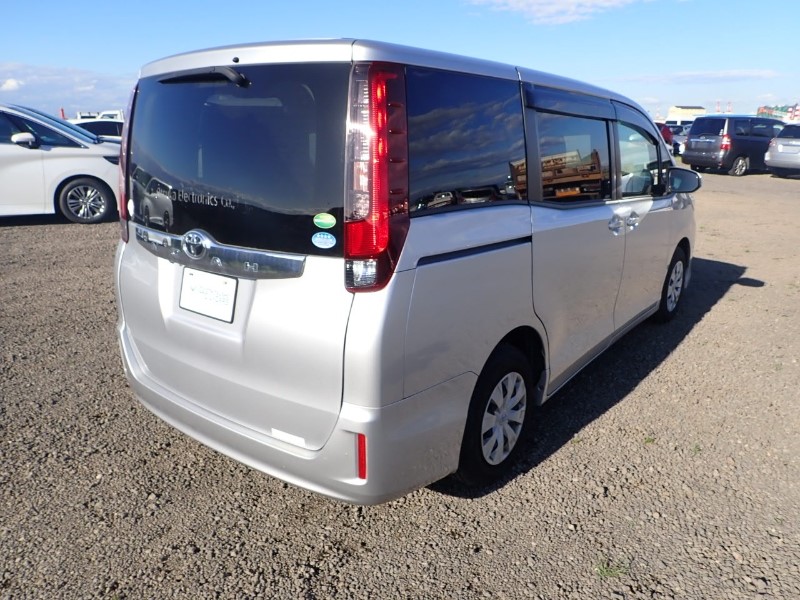 2017 TOYOTA NOAH X