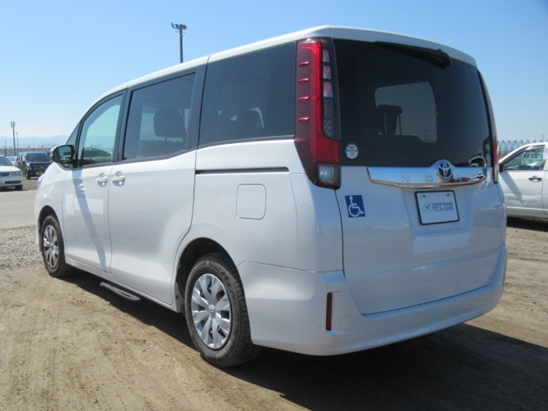 2017 TOYOTA NOAH X V-PKG