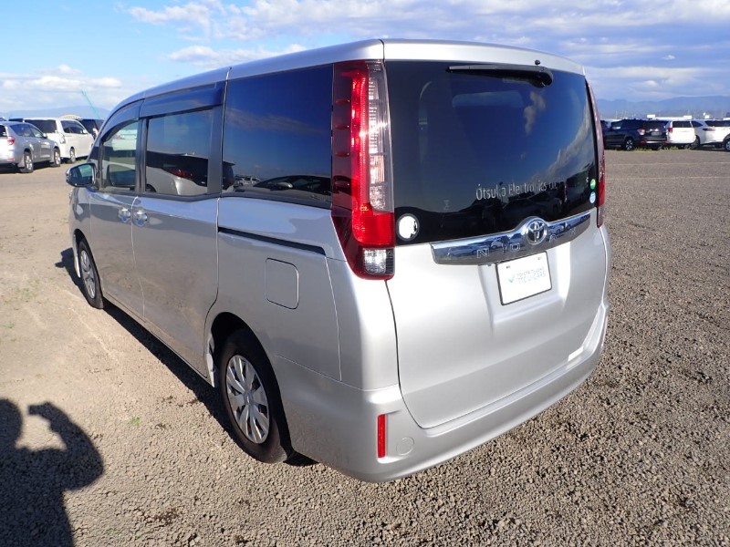 2017 TOYOTA NOAH X