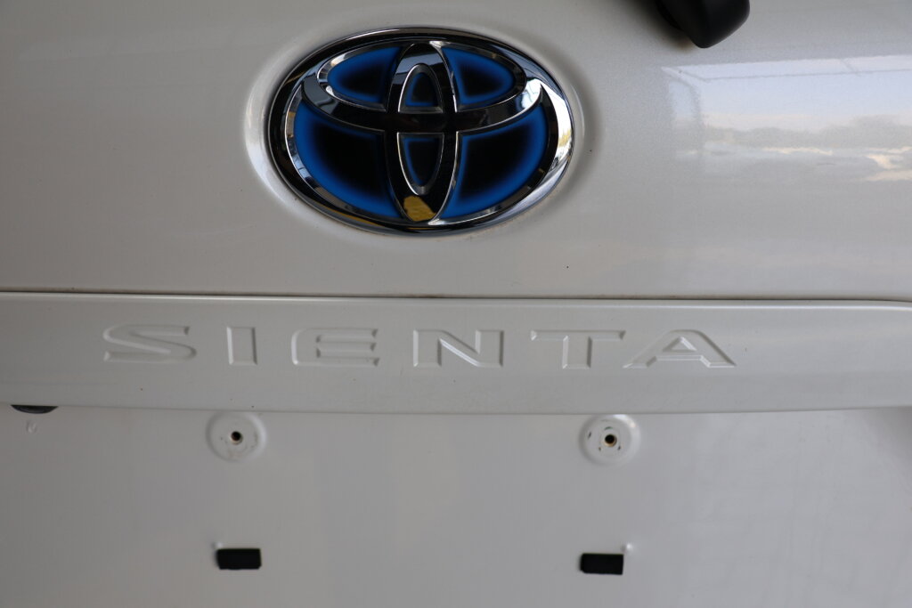 TOYOTA SIENTA HYBRID