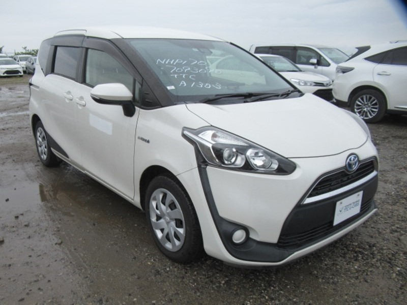 2017 TOYOTA SIENTA HYBRID X