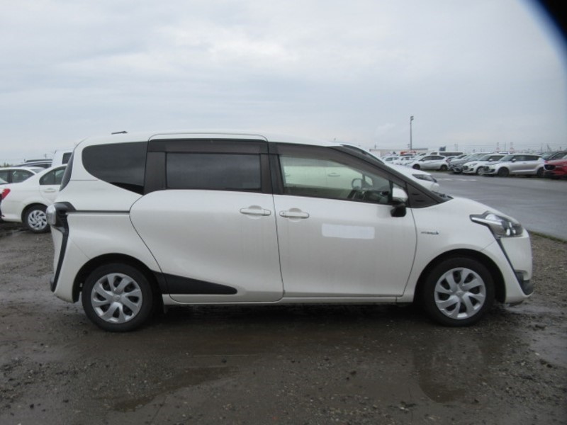 2017 TOYOTA SIENTA HYBRID X