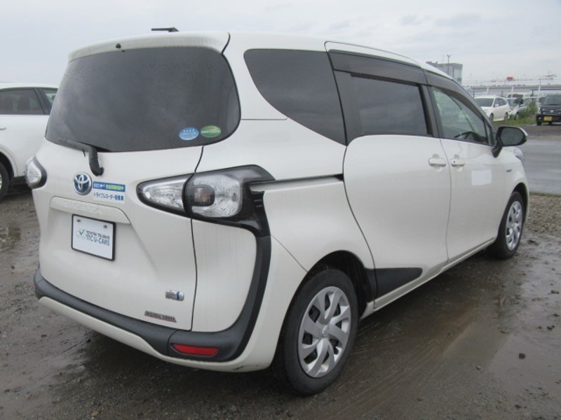 2017 TOYOTA SIENTA HYBRID X