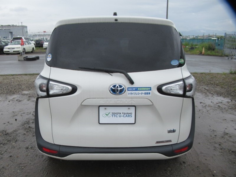 2017 TOYOTA SIENTA HYBRID X