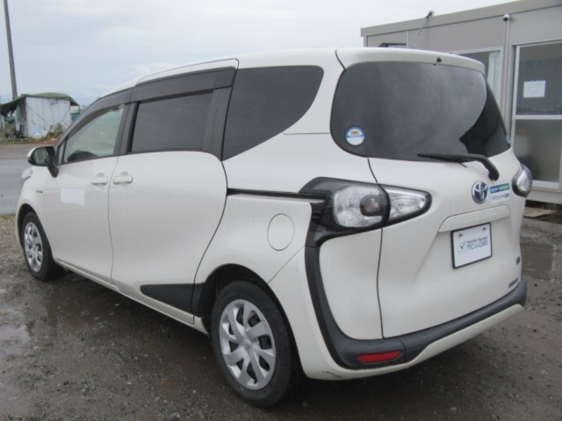 2017 TOYOTA SIENTA HYBRID X