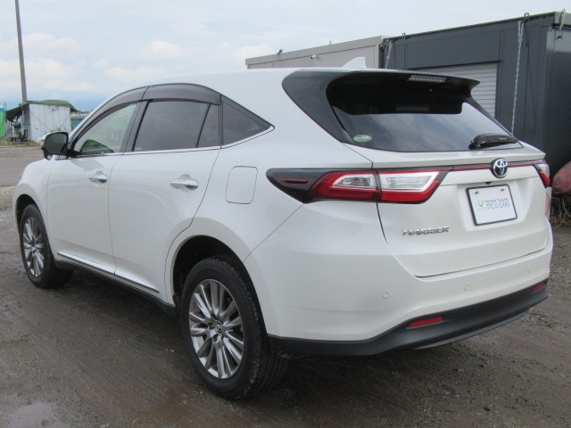 2017 TOYOTA HARRIER PREMIUM RED INTERIOR