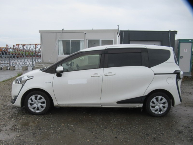 2017 TOYOTA SIENTA HYBRID X