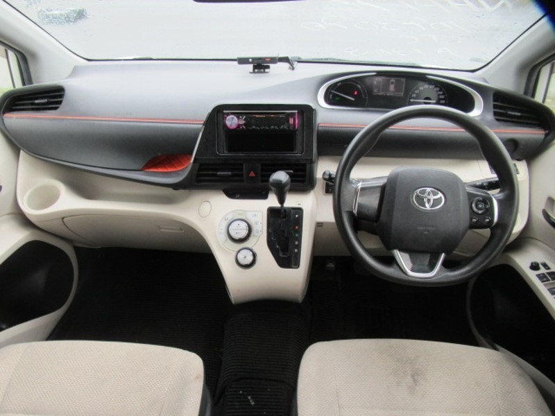 2017 TOYOTA SIENTA HYBRID X