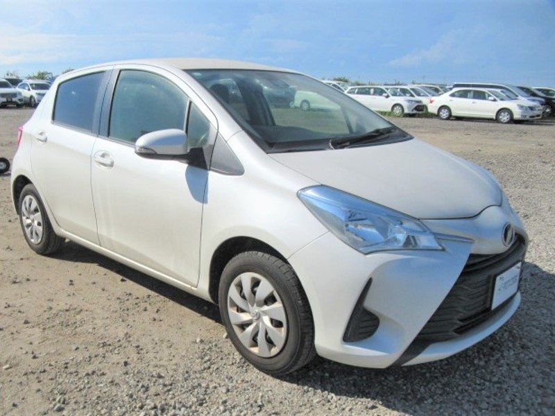 2017 TOYOTA VITZ F