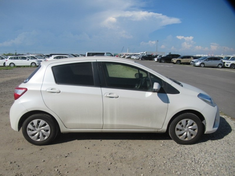 2017 TOYOTA VITZ F