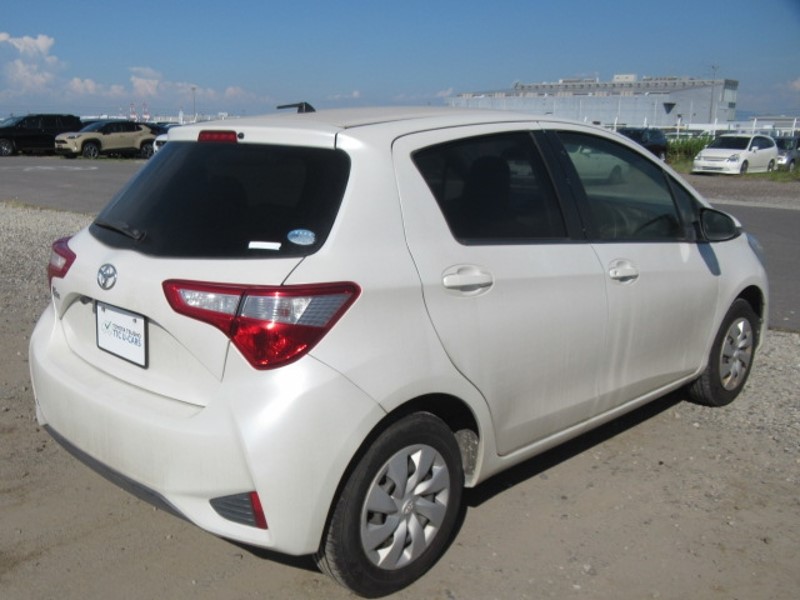 2017 TOYOTA VITZ F