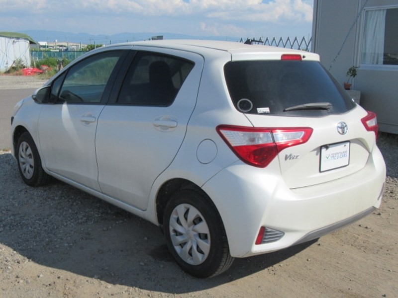 2017 TOYOTA VITZ F