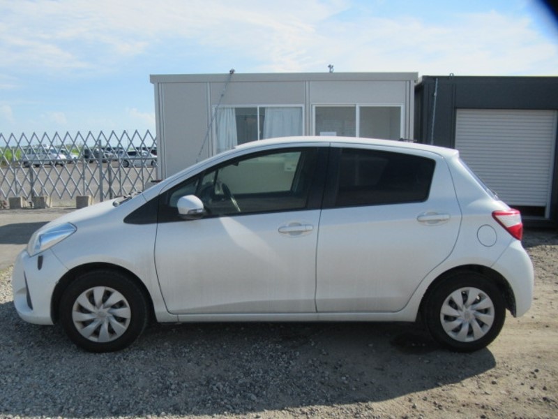 2017 TOYOTA VITZ F