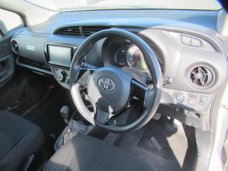 2017 TOYOTA VITZ F