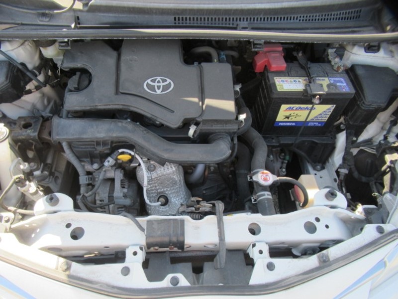 2017 TOYOTA VITZ F