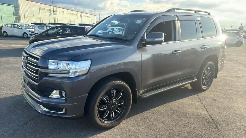 2018 Land Cruiser V8