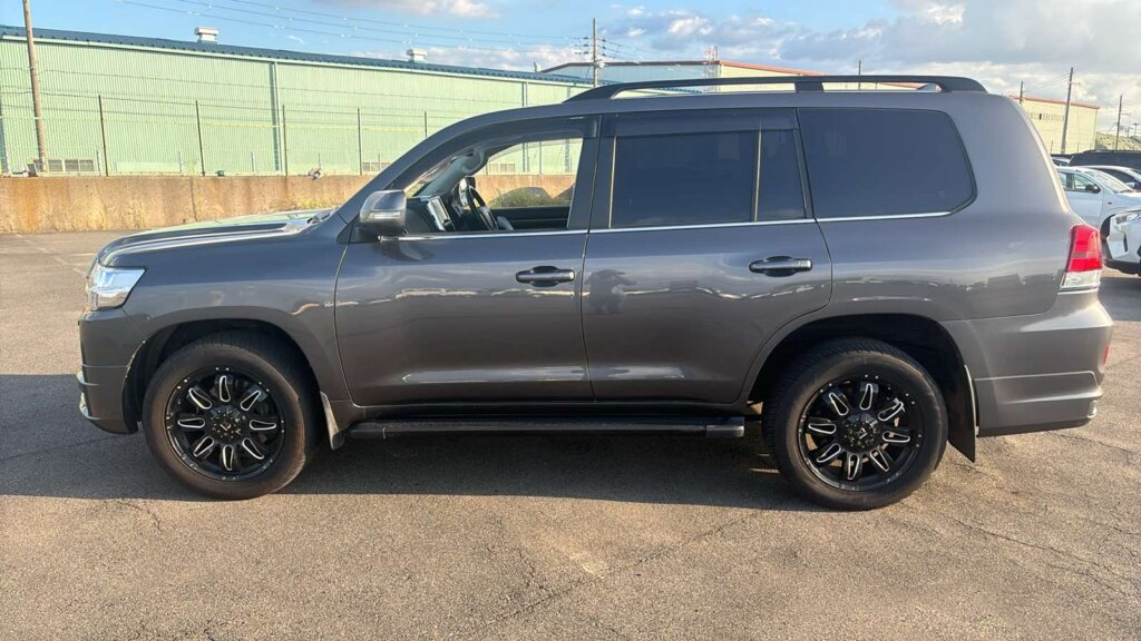 2018 Land Cruiser V8