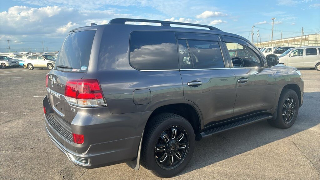 2018 Land Cruiser V8