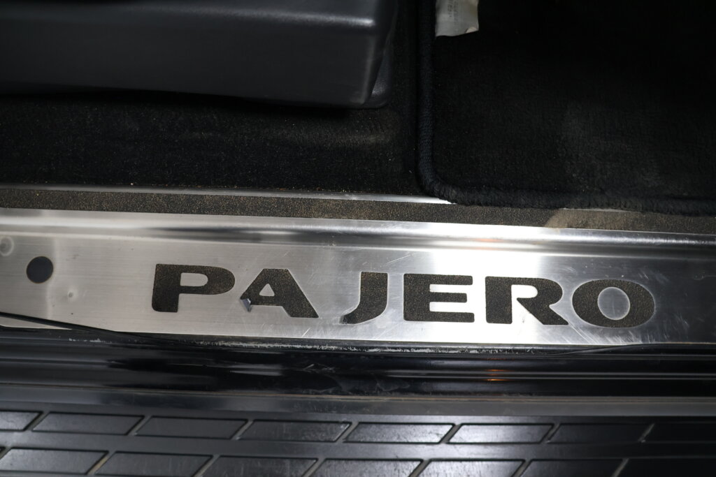 2015 Mitsubishi Pajero