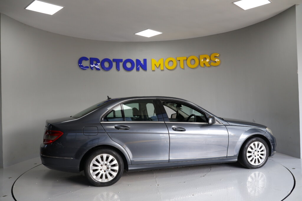 2010 Mercedes Benz C22( MANUAL)