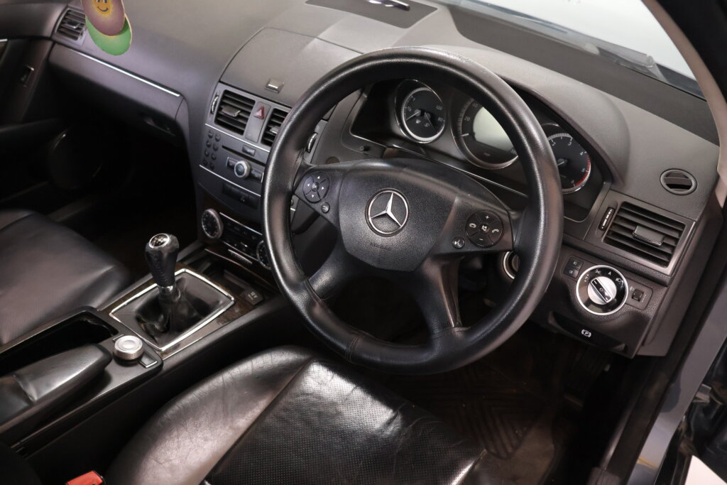 2010 Mercedes Benz C22( MANUAL)