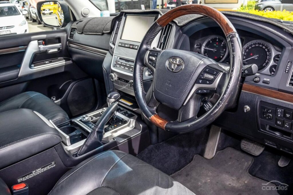 2018 Toyota Land Cruiser V8 -Sahara