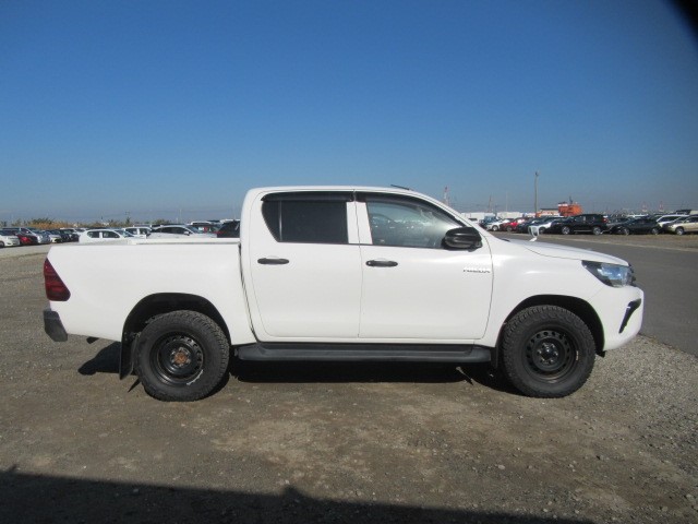 2019 TOYOTA HILUX X