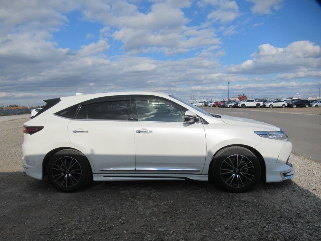 2019 TOYOTA HARRIER PREMIUM (SR/ BROWN LEATHER INTERIOR)