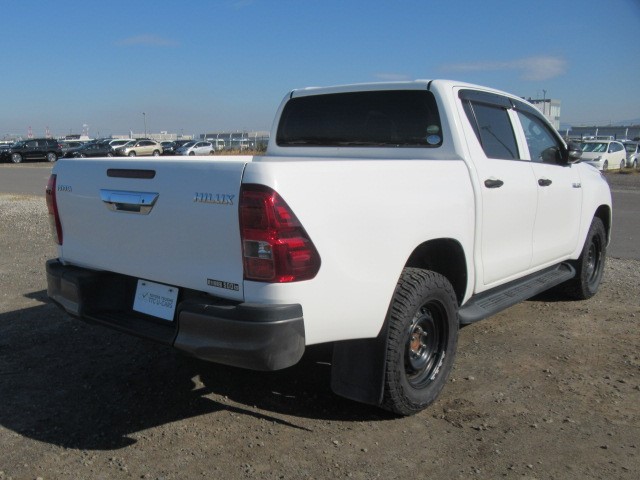 2019 TOYOTA HILUX X