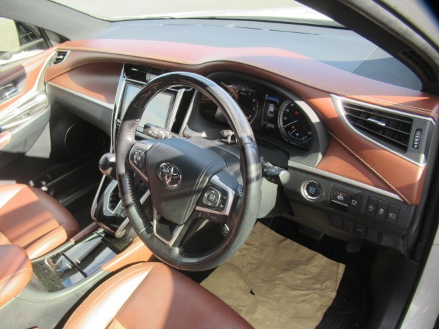 2019 TOYOTA HARRIER PREMIUM (SR/ BROWN LEATHER INTERIOR)