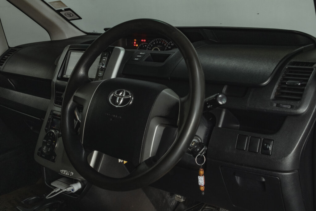 2013 Toyota Voxy