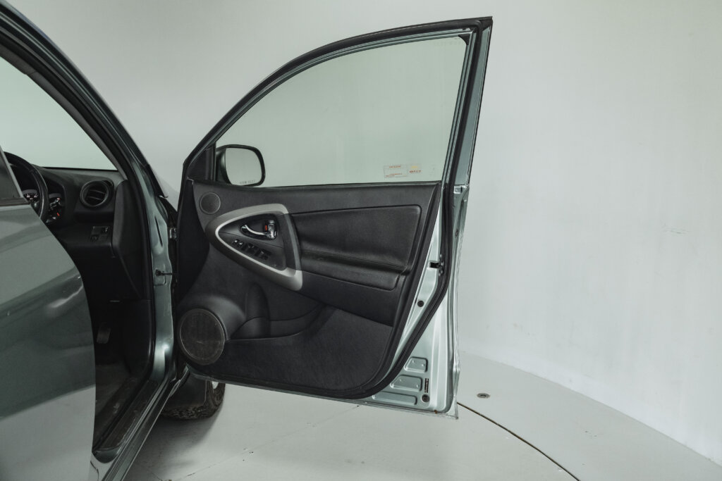 2006 Toyota Rav-4 TX with sunroof