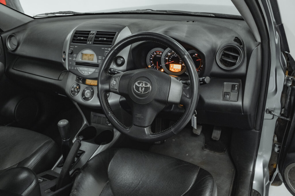 2006 Toyota Rav-4 TX with sunroof